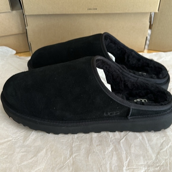 Ugg Men’s  Classic Slip-On Slippers - Picture 3 of 6
